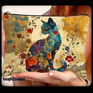 🆕LAST 1~LARGE ARTISTIC FLORAL CAT COSMETIC BAG
